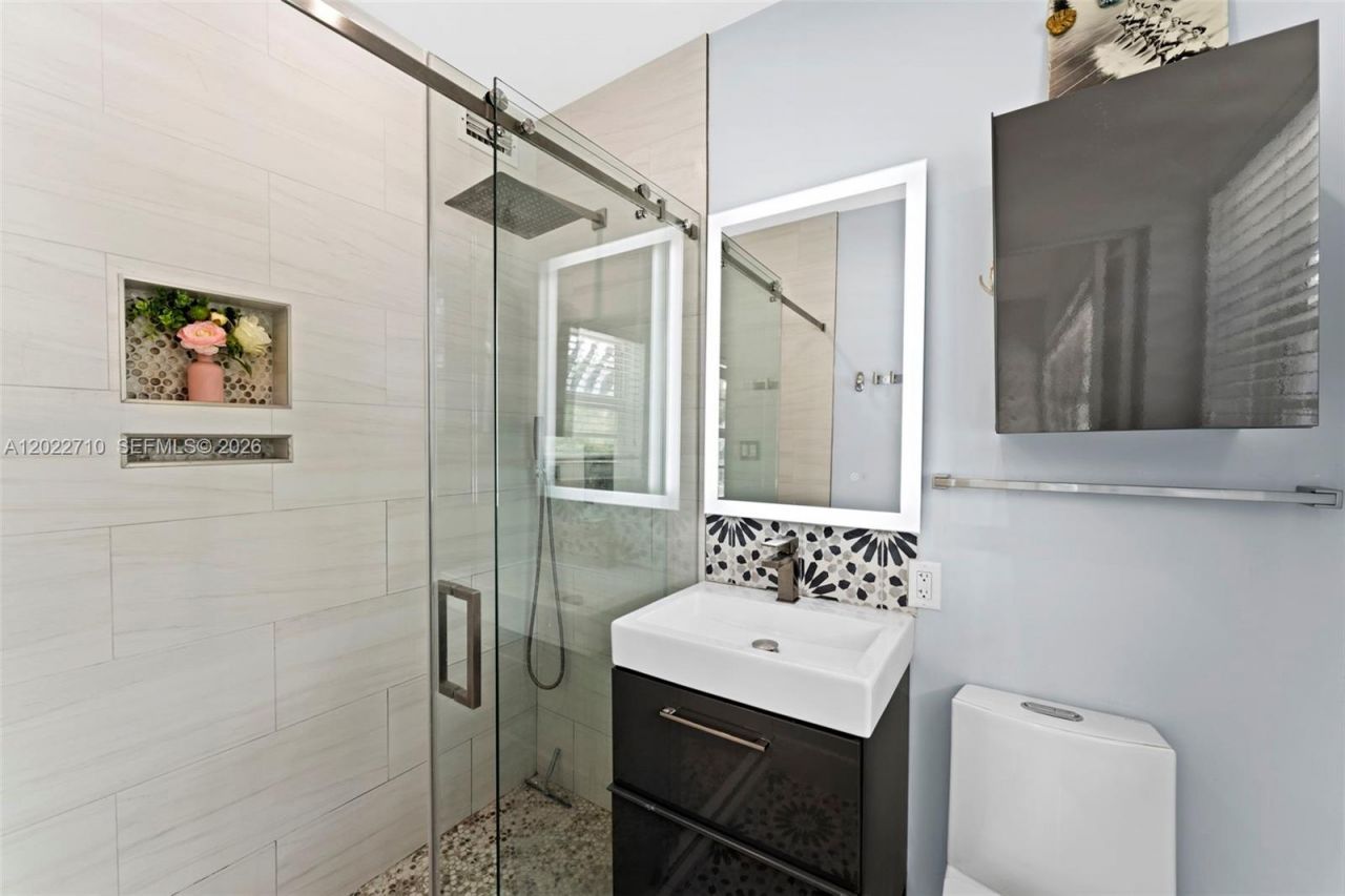 1925 Washington Ave , Unit 16, Miami Beach, FL 33139 Photo