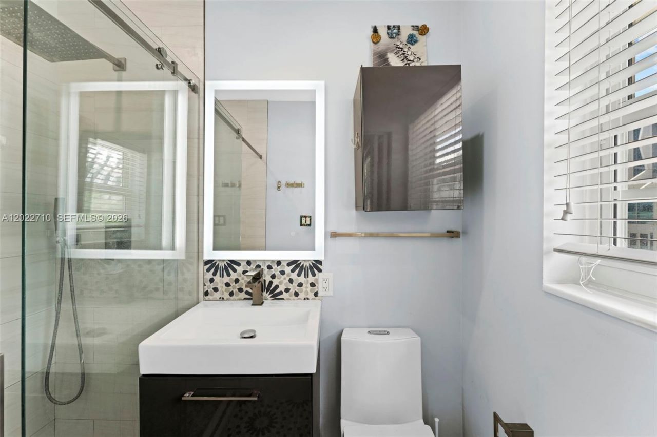 1925 Washington Ave , Unit 16, Miami Beach, FL 33139 Photo