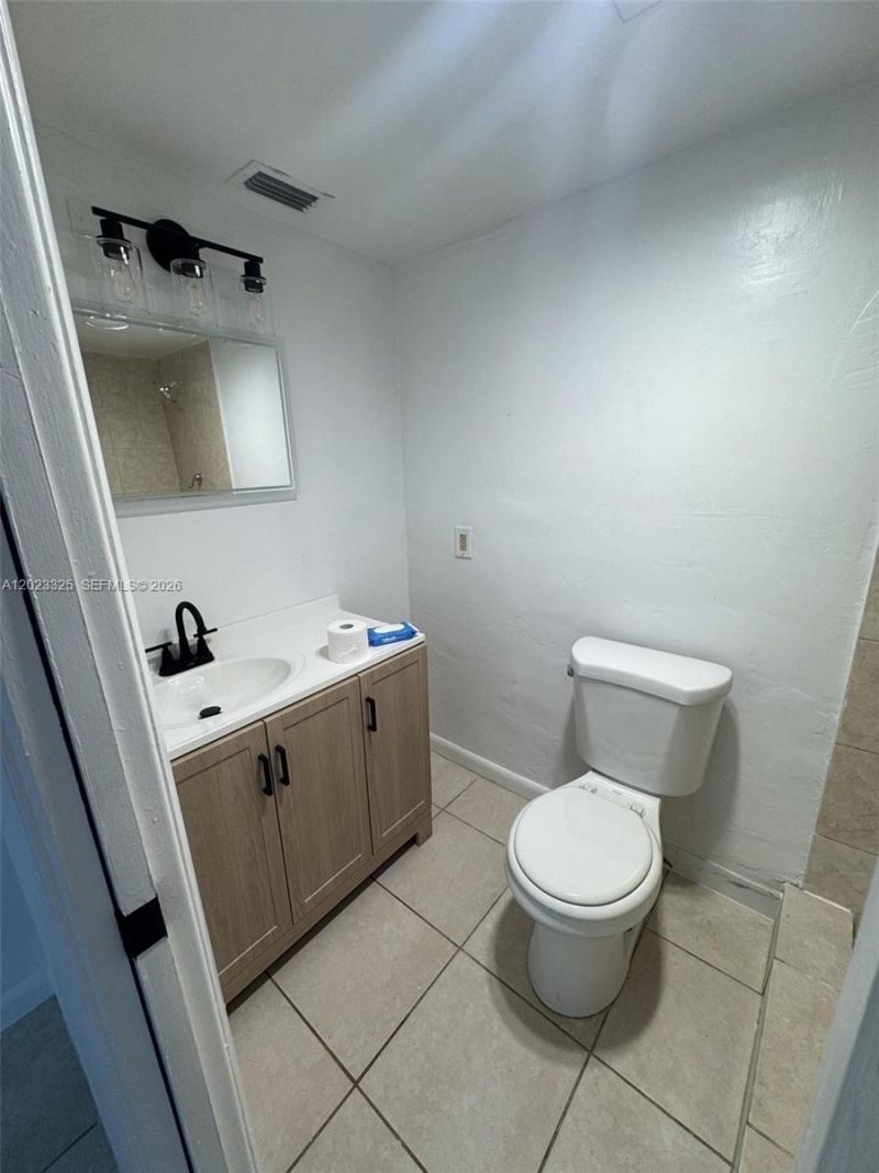 1643 NE Miami Gardens Dr, Unit 121, Miami, FL 33179 Photo