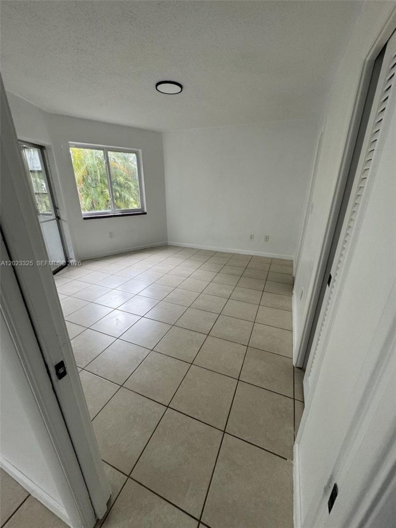 1643 NE Miami Gardens Dr, Unit 121, Miami, FL 33179 Photo