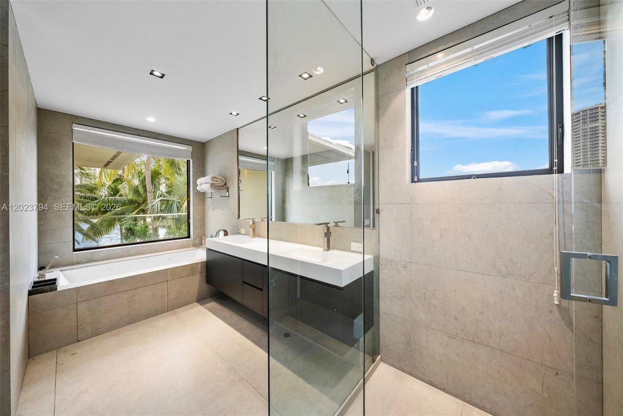 385 Centre Is , Golden Beach, FL 33160 Photo