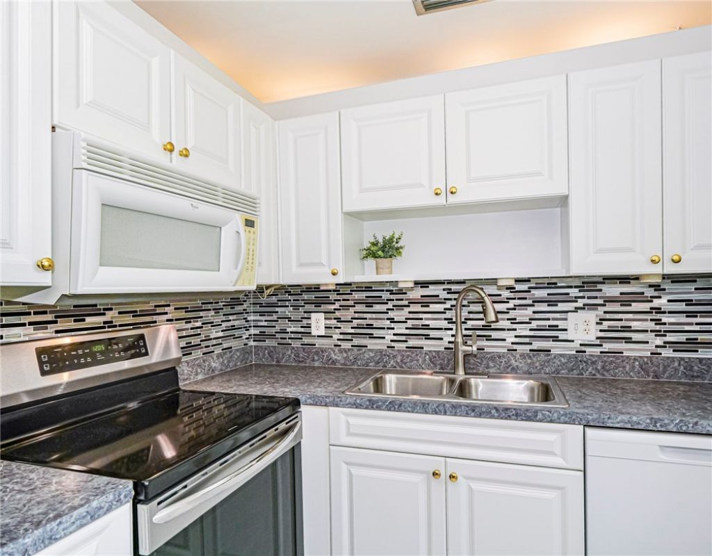 109 Spring Lake Court, Unit 105, Vero Beach, FL 32962 Photo
