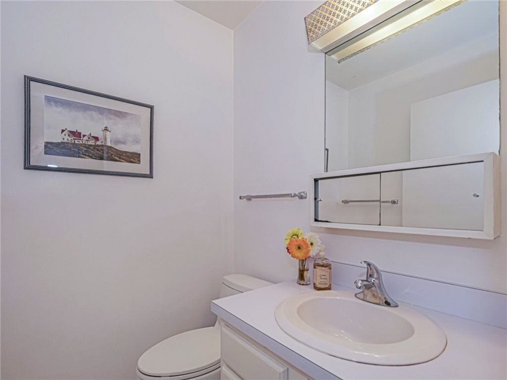 109 Spring Lake Court, Unit 105, Vero Beach, FL 32962 Photo