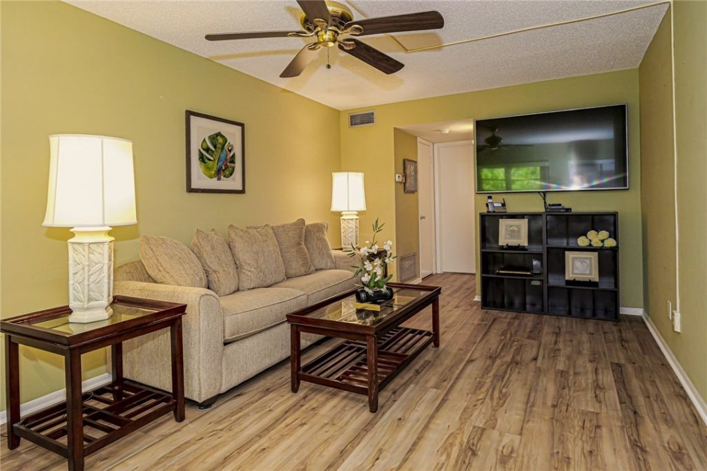 109 Spring Lake Court, Unit 105, Vero Beach, FL 32962 Photo