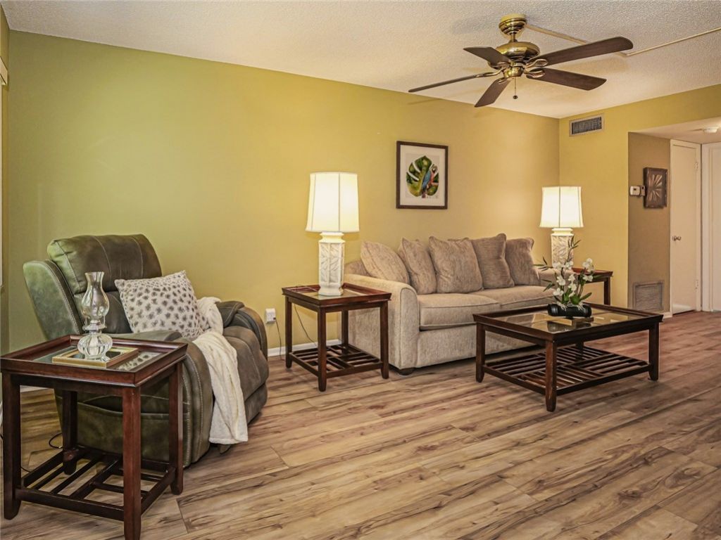 109 Spring Lake Court, Unit 105, Vero Beach, FL 32962 Photo