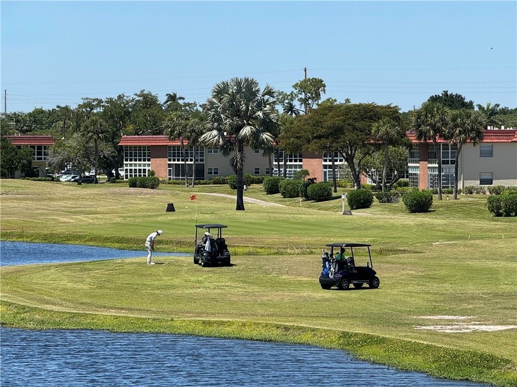 109 Spring Lake Court, Unit 105, Vero Beach, FL 32962 Photo