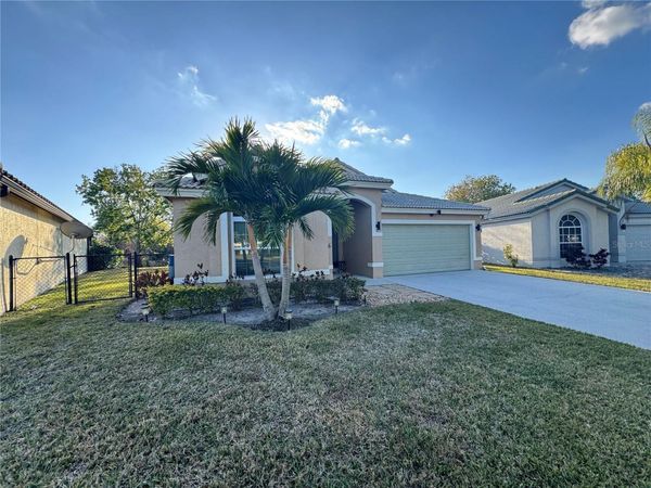 156 PRESERVE DRIVE , ROYAL PALM BEACH, FL 33411