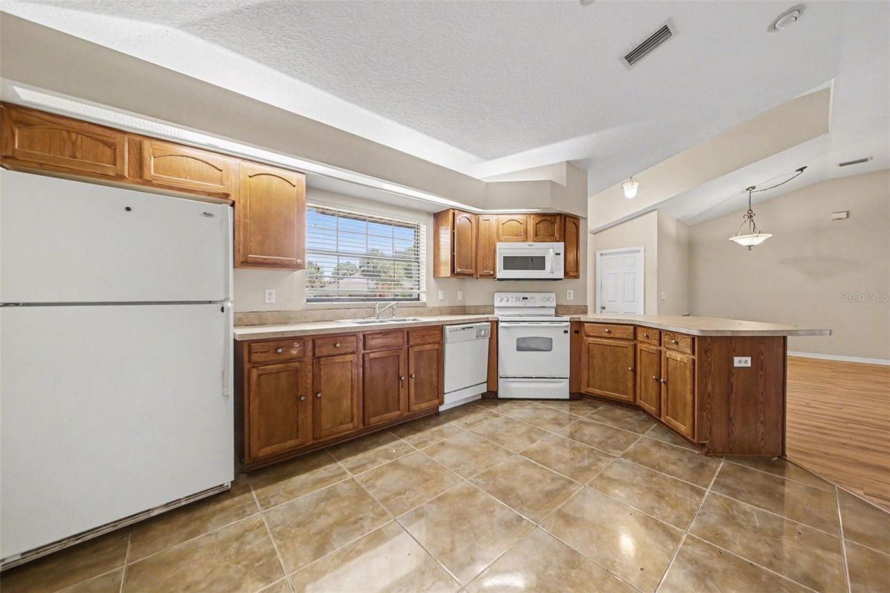 4750 Abaco Drive, Tavares, FL 32778 Photo
