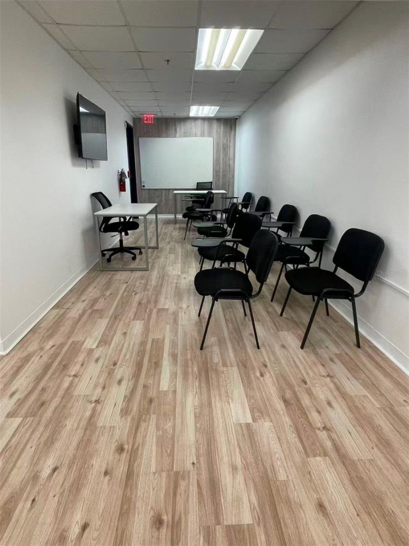 7075 Kingspointe Parkway , Unit 9, Orlando, FL 32819 Photo