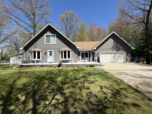 304 Maid Marian Way, Roscommon, MI 48653