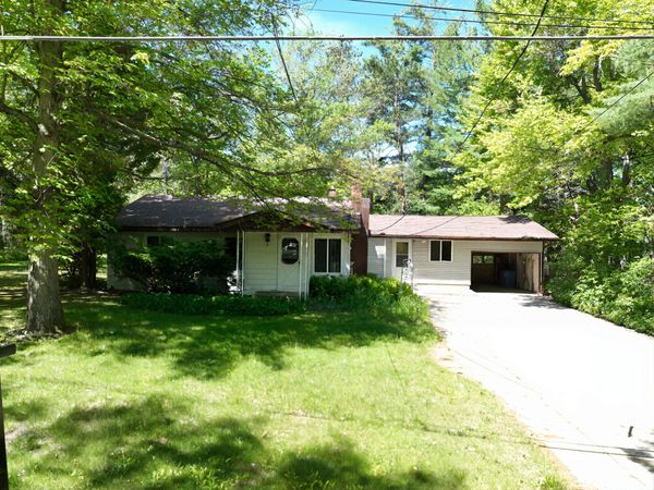 112 Marquette Avenue, Houghton Lake, MI 48629