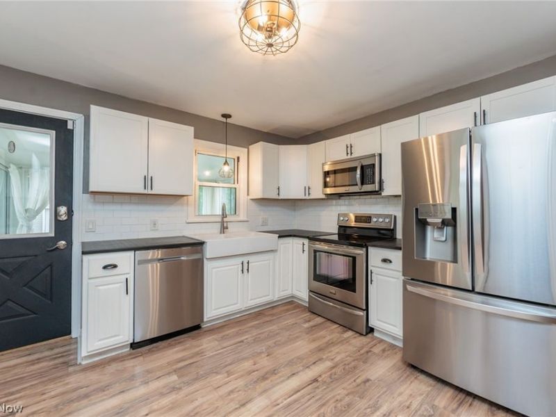245 Westview Avenue , Wadsworth, OH 44281 Photo 3