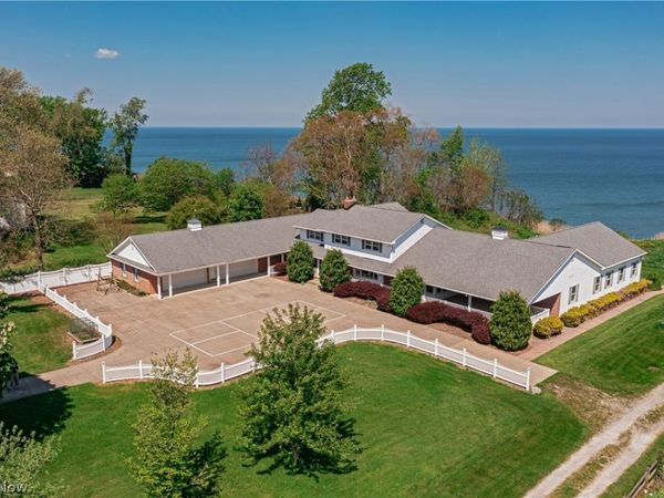 1300 Lake Road , Conneaut, OH 44030