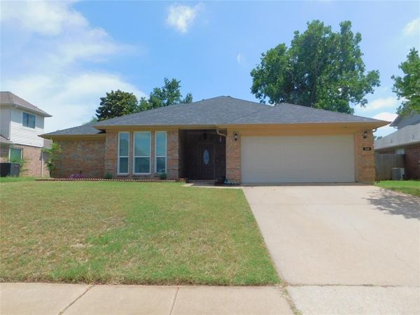 326 Ashley Oak Lane, Lake Dallas, TX 75065