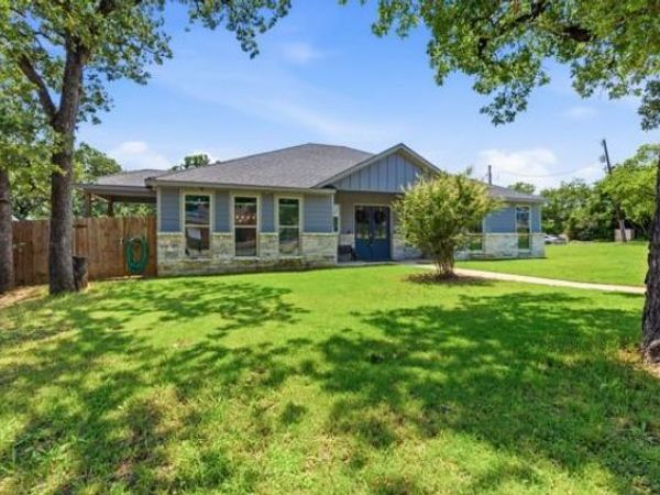 3600 Martin Street , Fort Worth, TX 76119