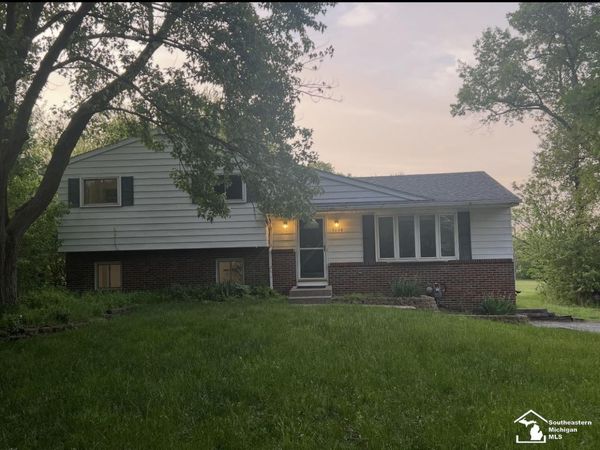 2058 W Erie Road, Temperance, MI 48182