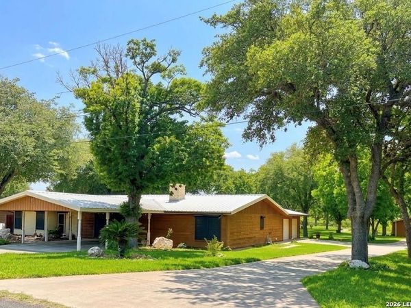 155 Harbor Circle, Mathis, TX 78368