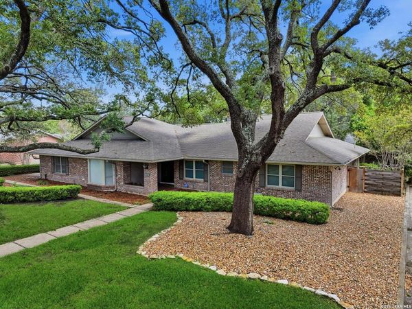 105 Cobblestone, Castle Hills, TX 78213
