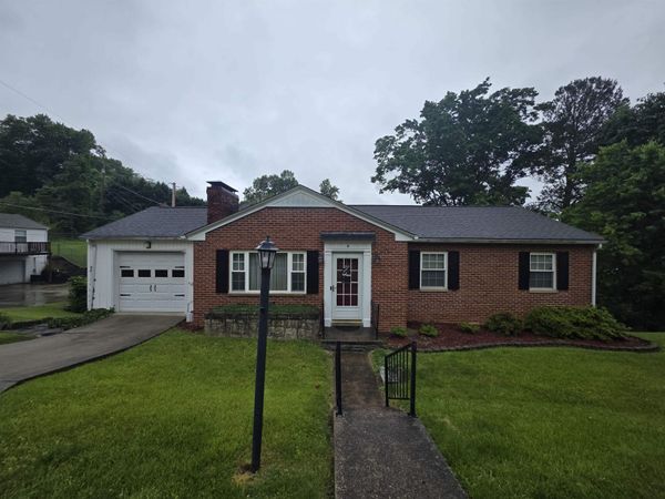 4 Marquis Drive, Huntington, WV 25705