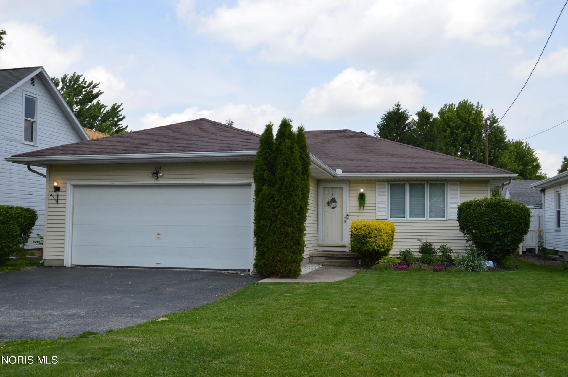 324 W Yates Avenue , Findlay, OH 45840 Main Photo