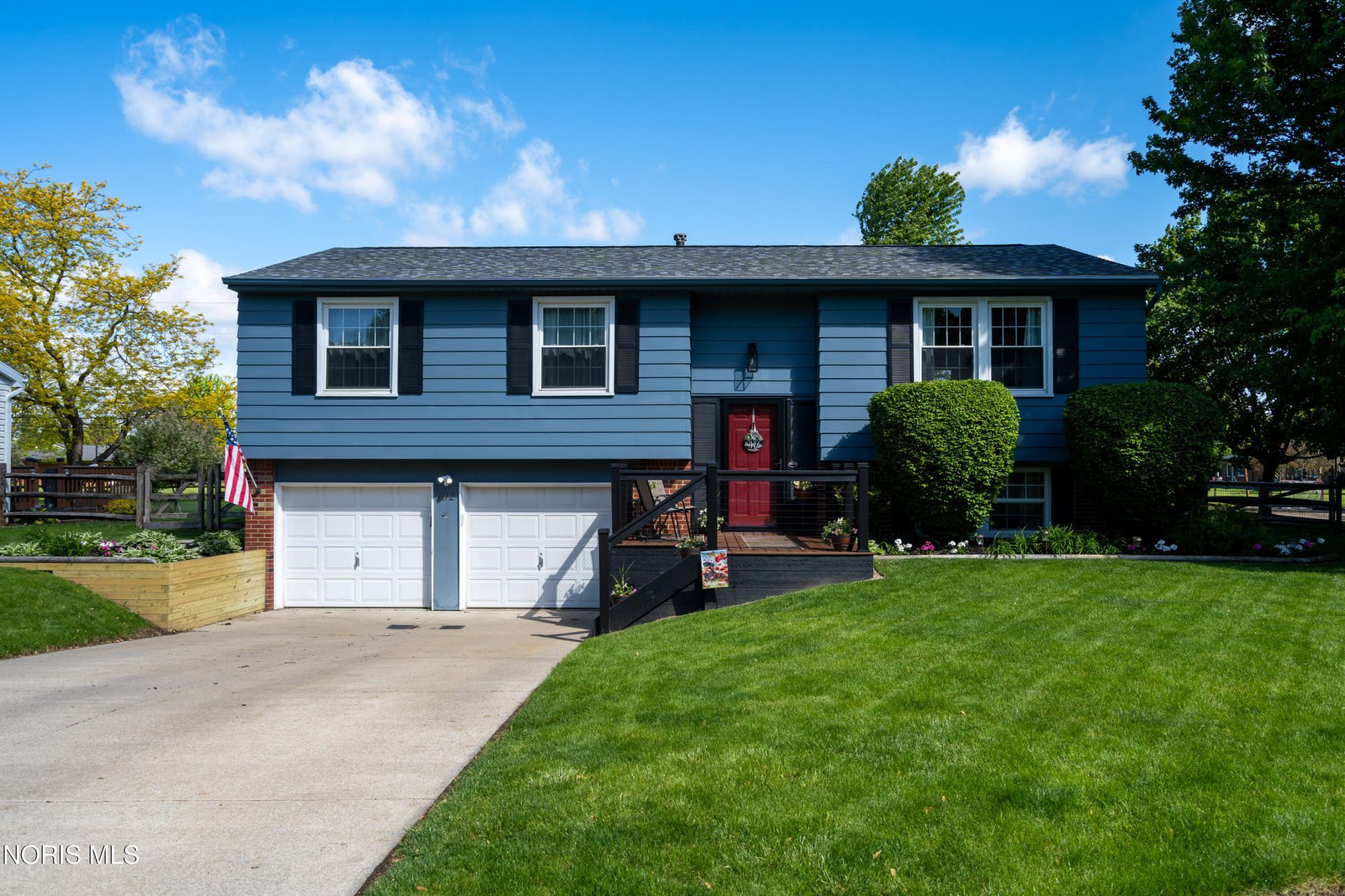 192 Birchcrest Drive , Perrysburg, OH 43551 Main Photo