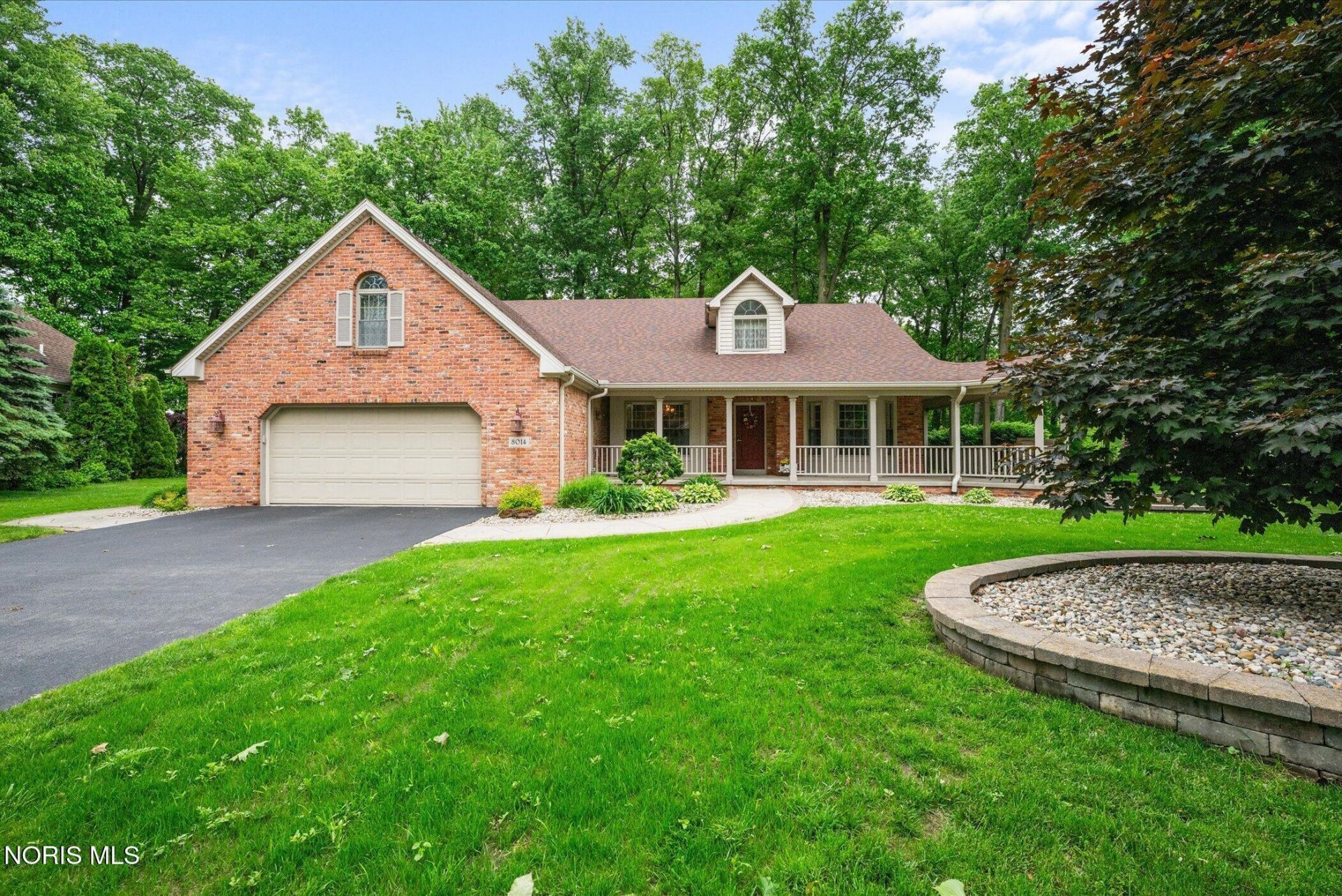 8014 Donnington Drive, Waterville, OH 43566 Main Photo