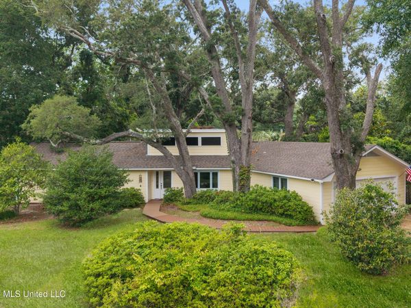 124 Shadowlawn Avenue, Pass Christian, MS 39571