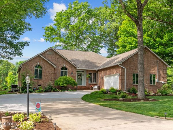 105 Cappshire Rd, Crossville, TN 38558