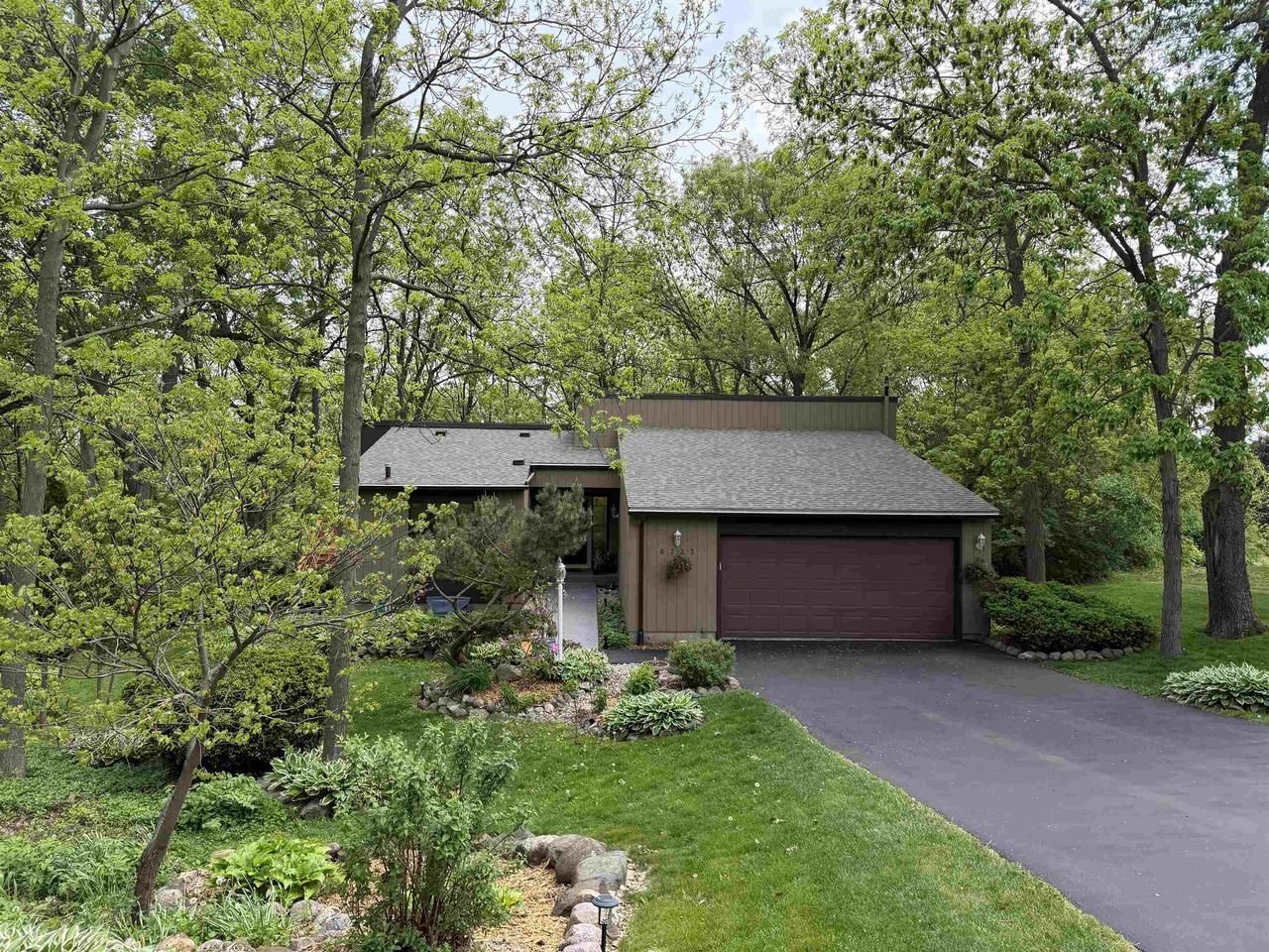 6223 Knollwood Drive, Oregon, WI 53575 Main Photo