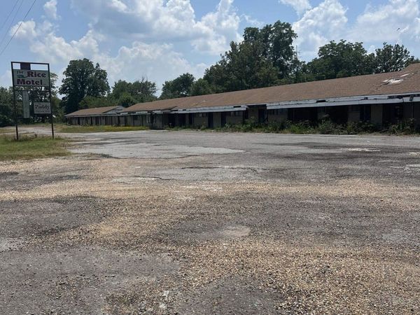 Gillett, AR 72055