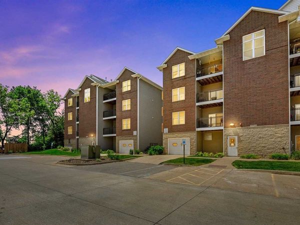 1092 Walnut Ave, Unit 307, Riverside, IA 52327
