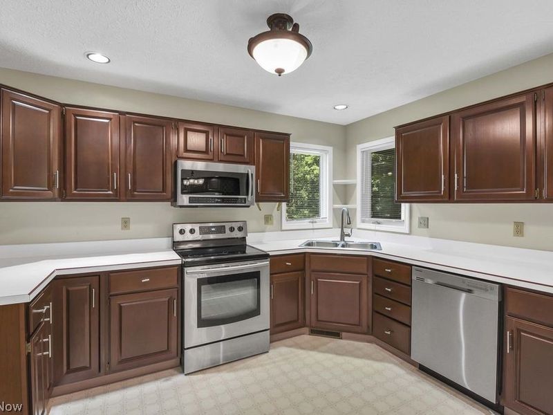 431 Avon Point Avenue, Avon Lake, OH 44012 Photo 18