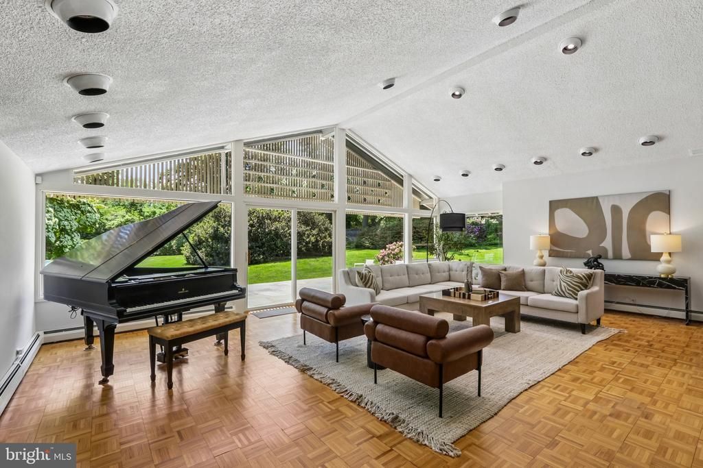 1673 PAPER MILL ROAD, JENKINTOWN, PA 19046