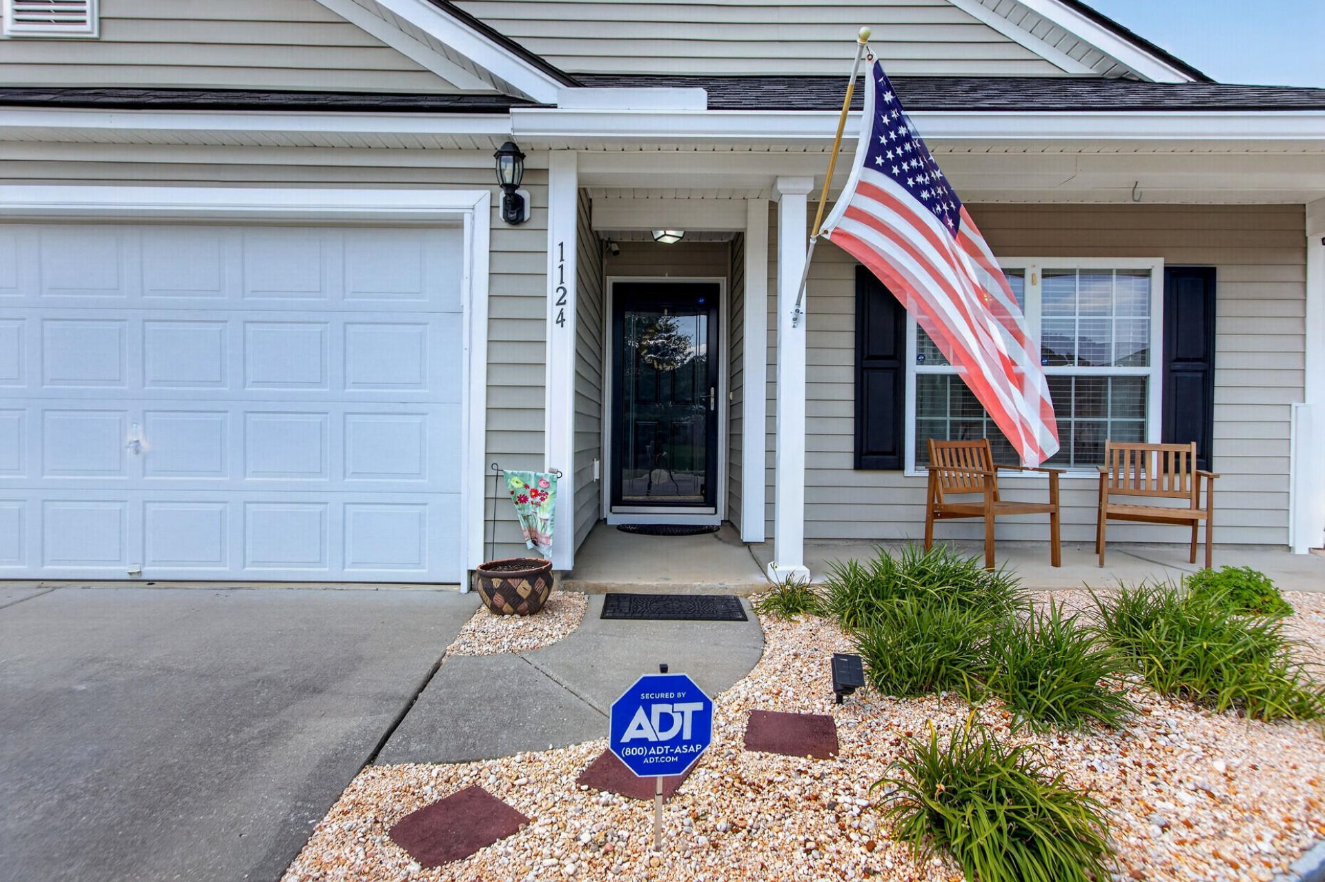 1124 Flyway Road Photo 3