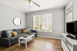 45 Sycamore Avenue photo 4
