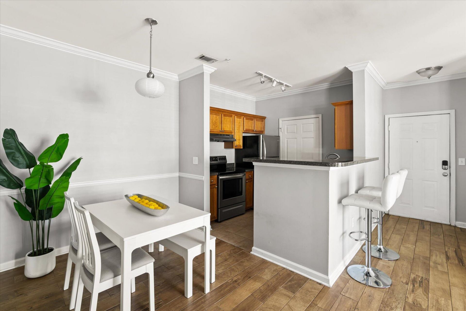 45 Sycamore Avenue Photo 5