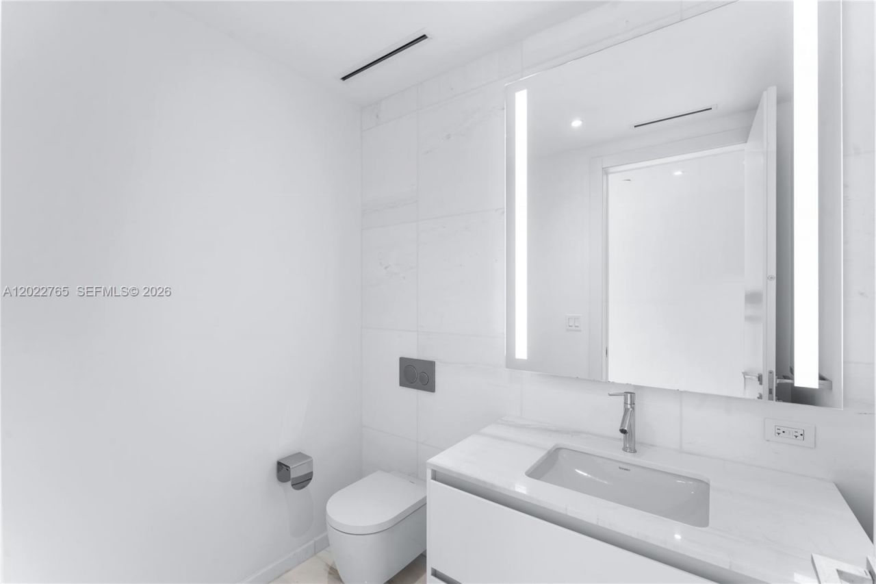 300 Biscayne Blvd Way , Unit 1802, Miami, FL 33131 Photo