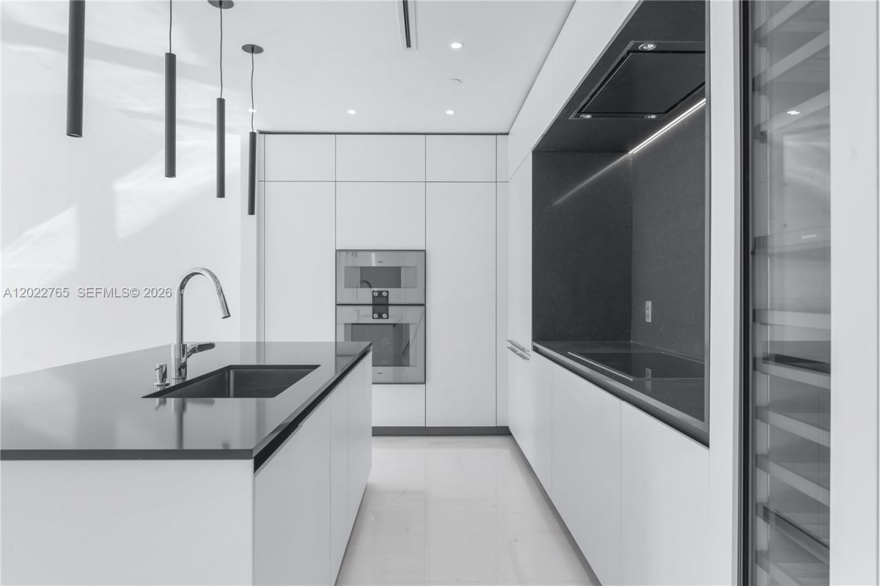 300 Biscayne Blvd Way , Unit 1802, Miami, FL 33131 Photo