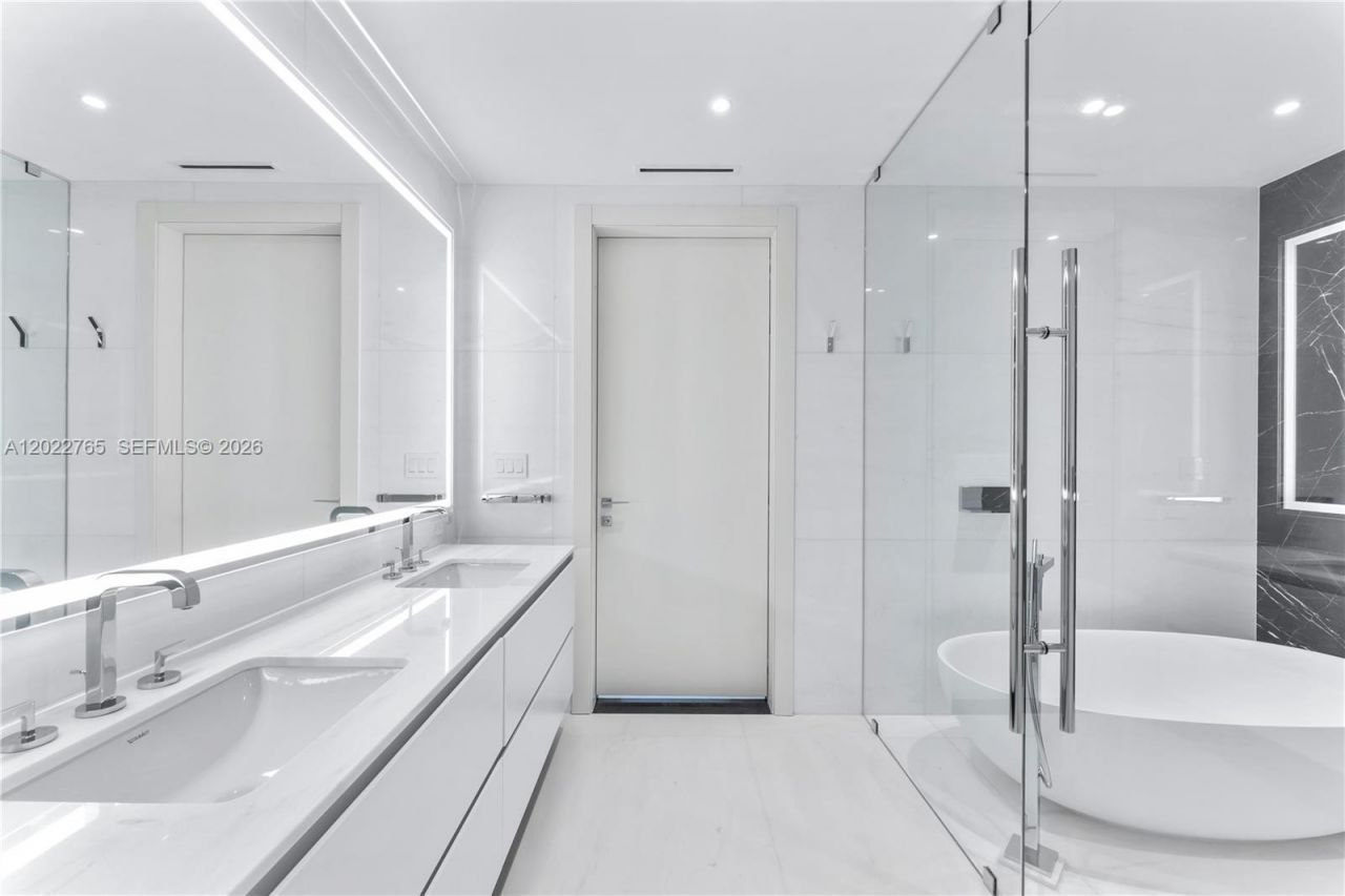 300 Biscayne Blvd Way , Unit 1802, Miami, FL 33131 Photo