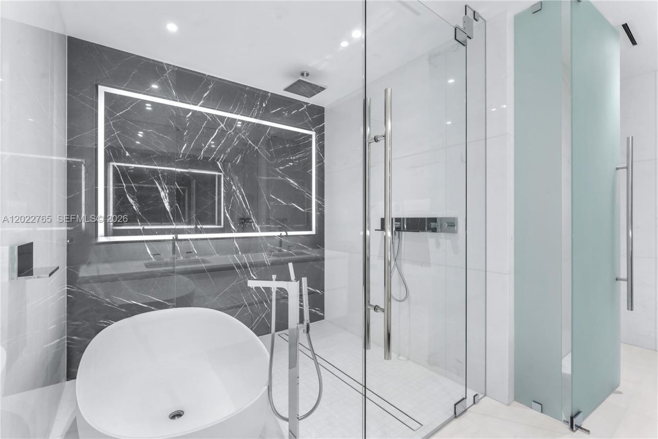 300 Biscayne Blvd Way , Unit 1802, Miami, FL 33131 Photo