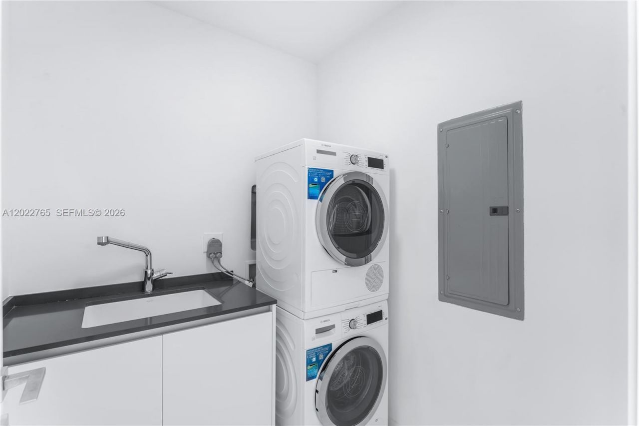 300 Biscayne Blvd Way , Unit 1802, Miami, FL 33131 Photo