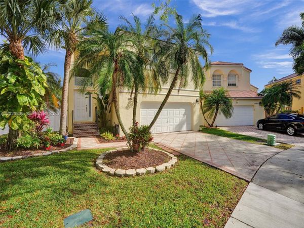700 NW 158th Ln , Pembroke Pines, FL 33028