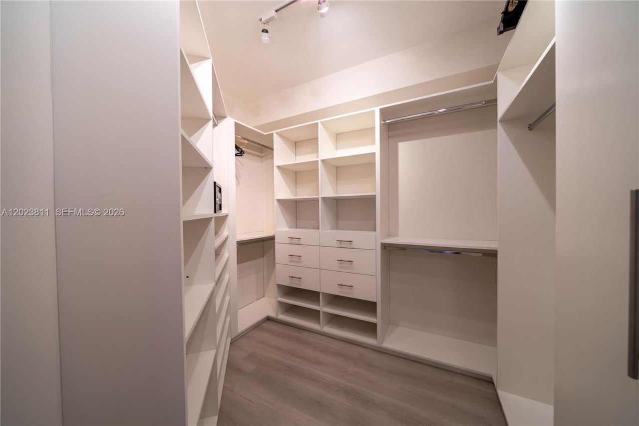 19900 E Country Club Dr, Unit 1120, Aventura, FL 33180 Photo