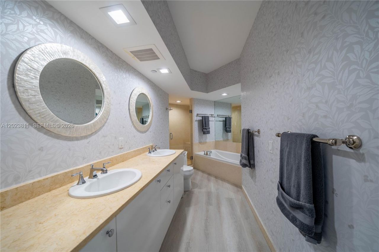 19900 E Country Club Dr, Unit 1120, Aventura, FL 33180 Photo