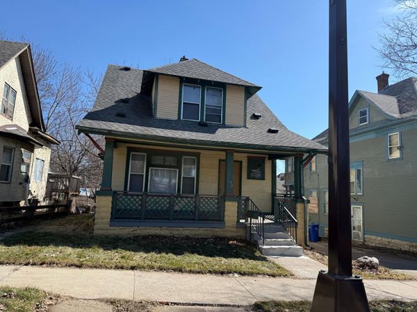 1038 Edgerton Street , Saint Paul, MN 55101