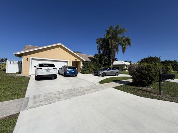 2554 SW 23rd Cranbrook Drive, Boynton Beach, FL 33436