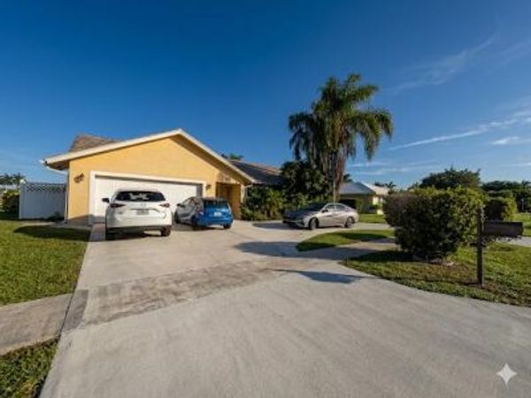 2554 SW 23rd Cranbrook Drive, Boynton Beach, FL 33436