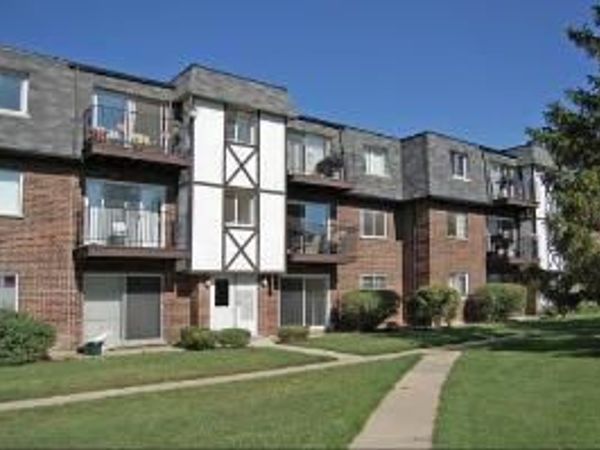 9481 BAY COLONY Drive, Unit 2S, Des Plaines, IL 60016