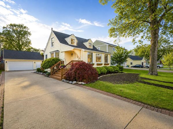 1934 Maddy Lane, Keego Harbor, MI 48320