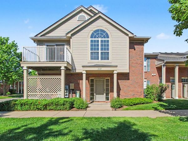 24211 Chesapeake Circle , Commerce Twp, MI 48390